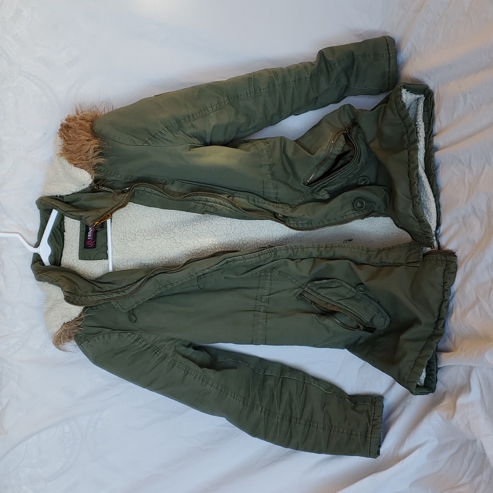 Green girls' winter jacket with hoos